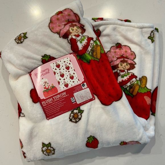 Strawberry Shortcake Blanket🍓 - Picture 3 of 3